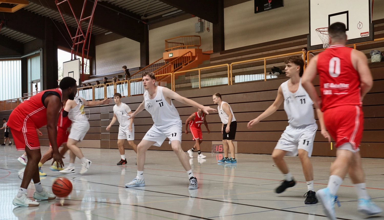 Grundschulliga Rhein-Lahn e.V. - Basketball  Sportverein - Noah mit einem perfekten Schuss.