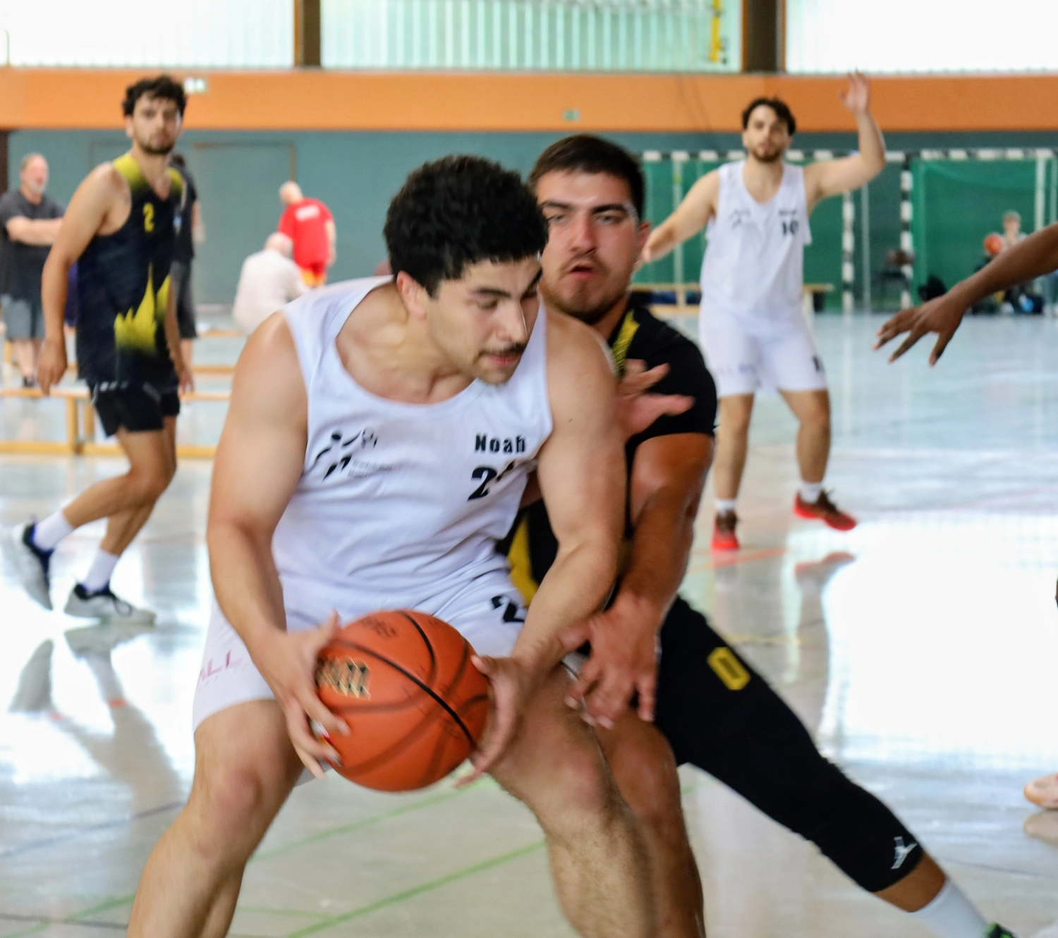 Grundschulliga Rhein-Lahn e.V. - Basketball  Sportverein - Noah mit einem perfekten Schuss.