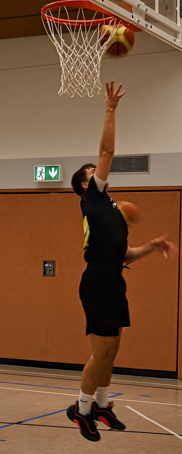 Grundschulliga Rhein-Lahn e.V. - Basketball  Sportverein - Noah mit einem perfekten Schuss.