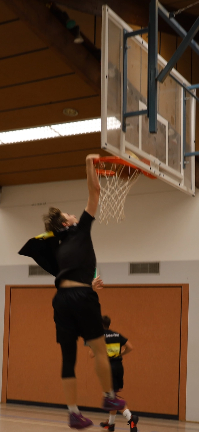 Grundschulliga Rhein-Lahn e.V. - Basketball  Sportverein - Noah mit einem perfekten Schuss.